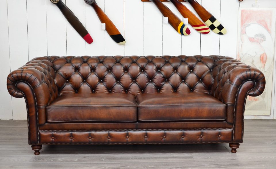 Canapé Chesterfield WINDSOR 3 places - 2 coussins - P1664-E8